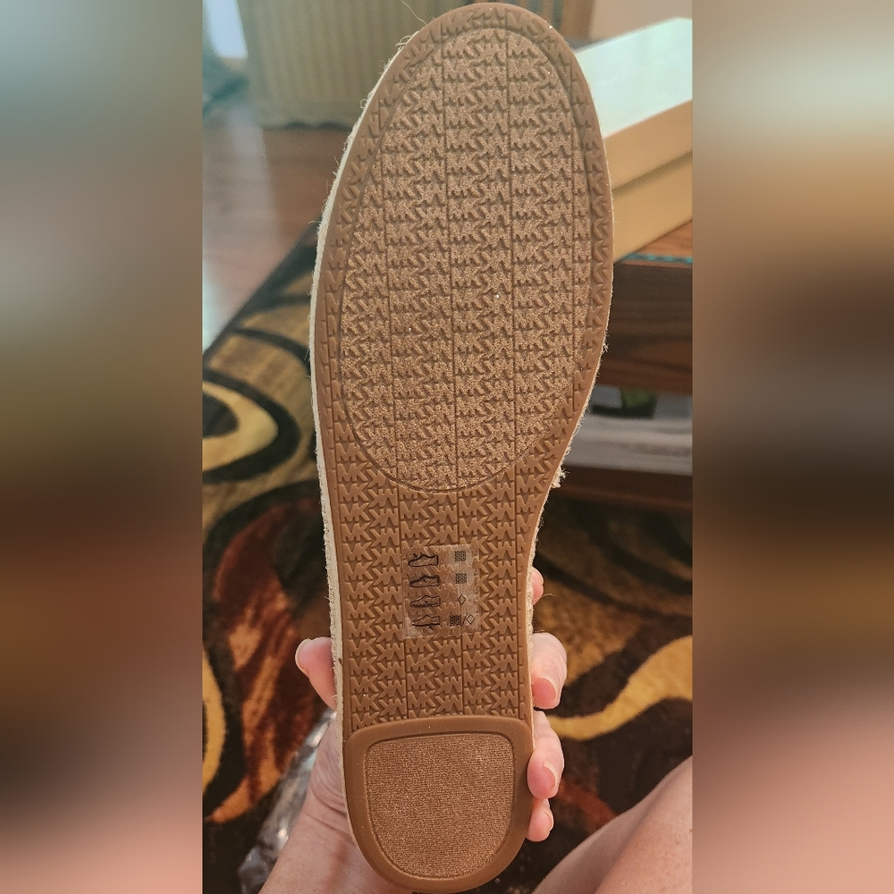 Michael Kors Shimmering Gold Espadrilles New In Box - Picture 3 of 3